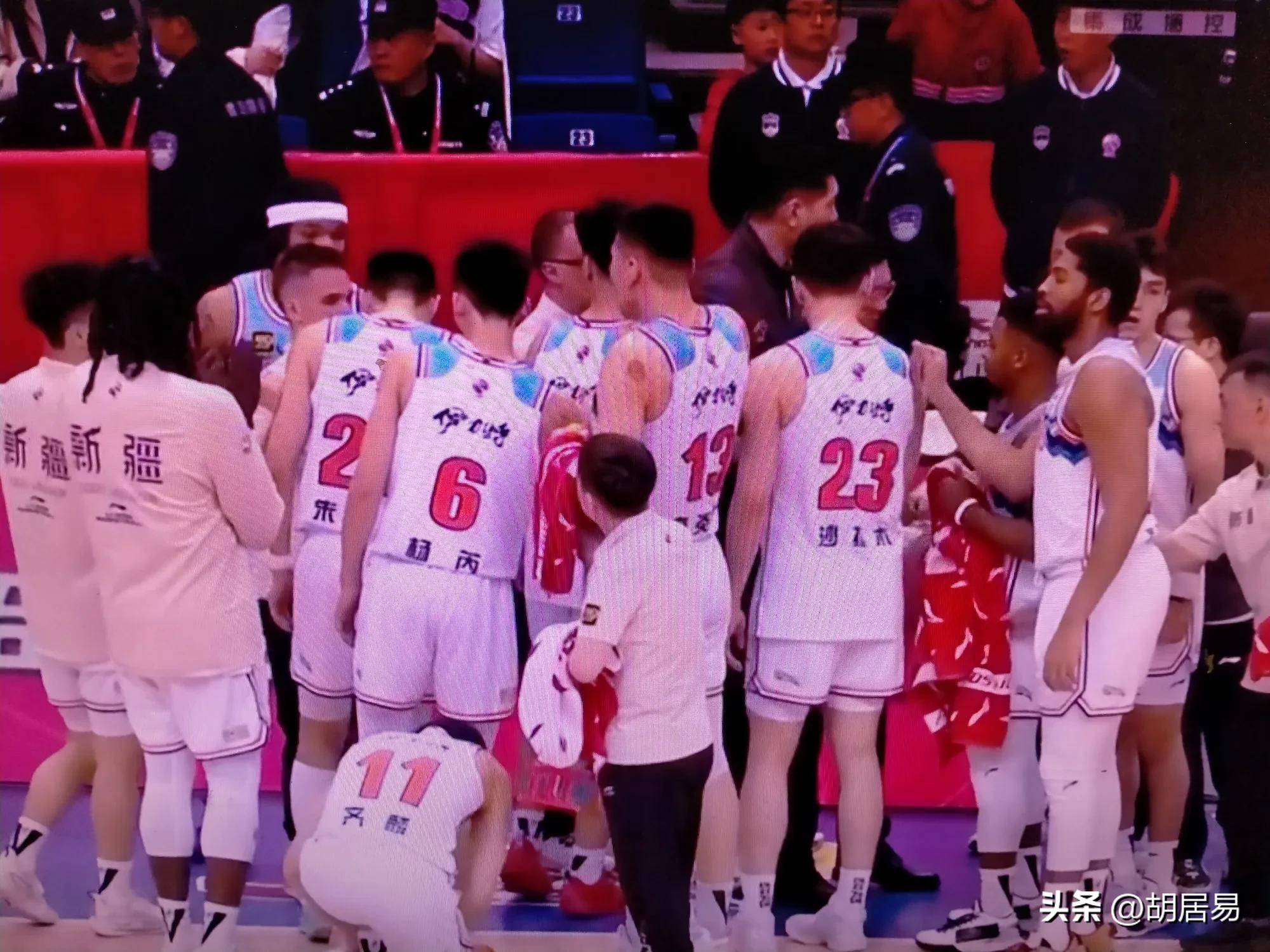 新疆男篮客场击败福建队连胜达到六场