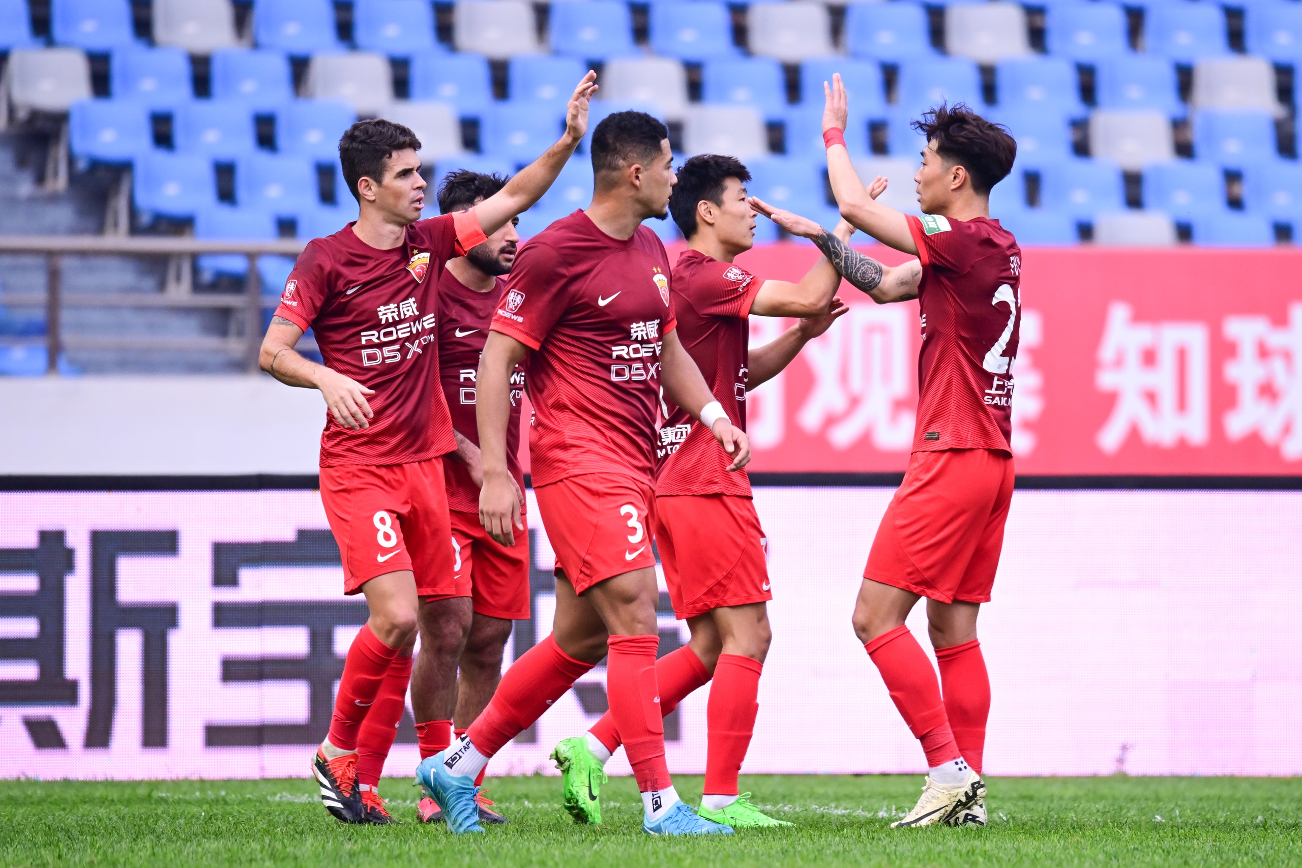 中超球队以饱满状态迎接联赛挑战