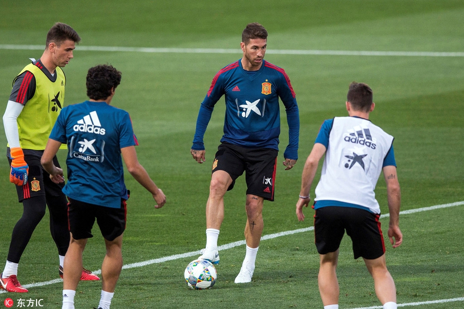 直击现场！锦标赛中西班牙队如何完成终止连败？