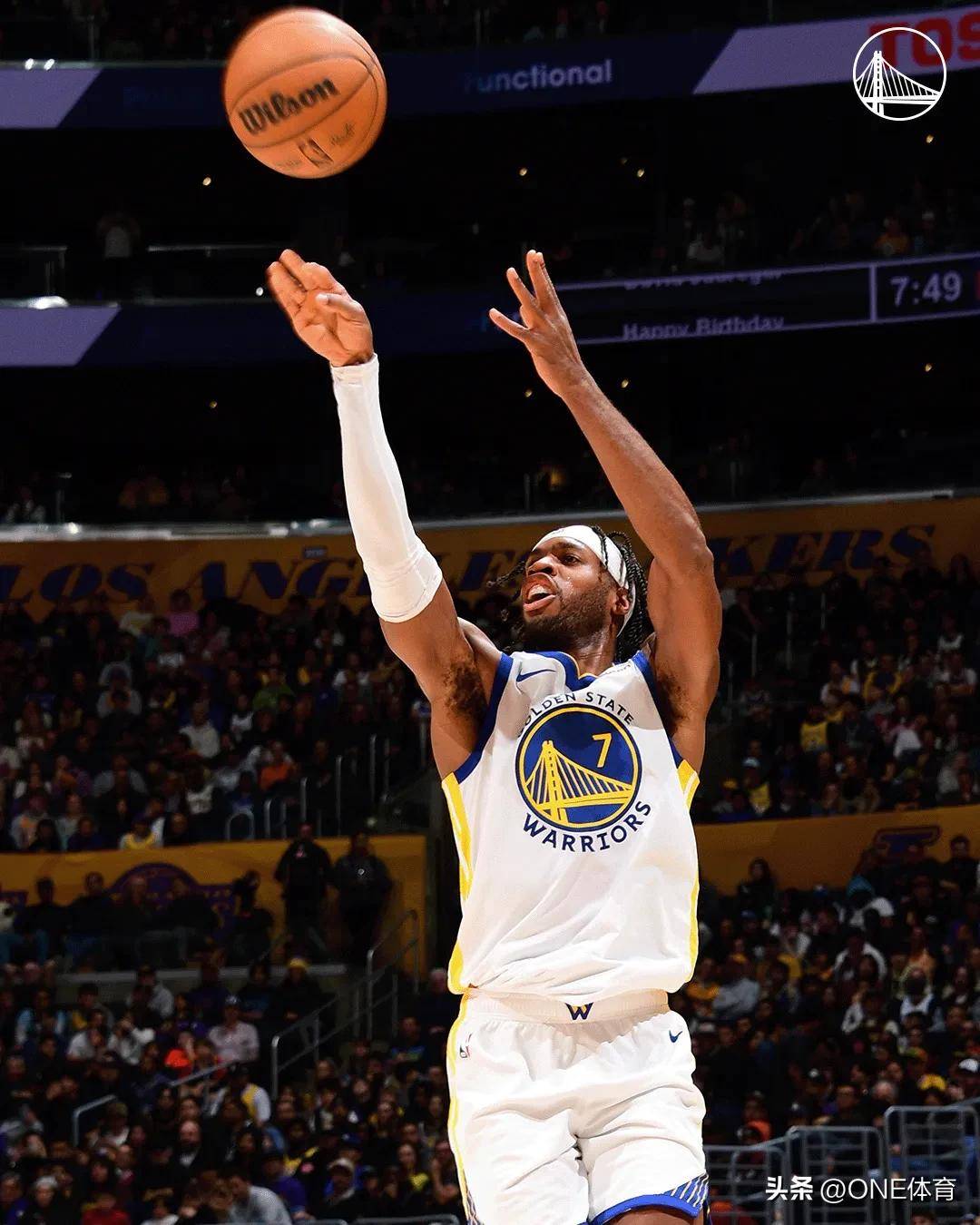 勇士复出首战，狂砍50分状态火爆，刷新队史纪录成为焦点！