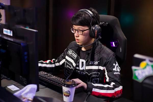 Scout巅峰对决，TheShy与90激战拜仁分钟，势不可挡胜负难料！